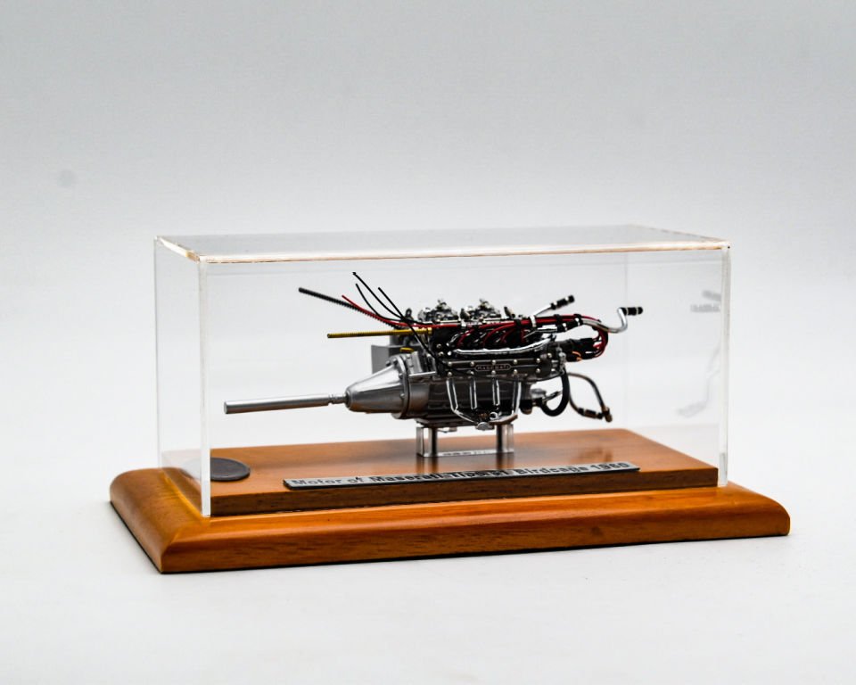 CMCMASERATI TIPO 61 ENGINE SHOWCASE INCLUDED (M121)