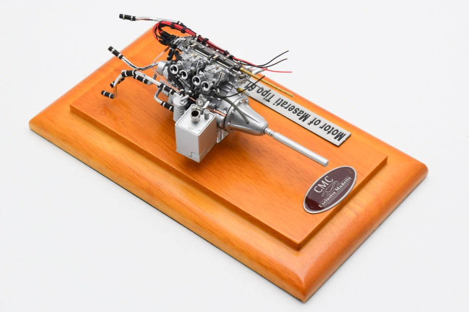 CMCMASERATI TIPO 61 ENGINE SHOWCASE INCLUDED (M121)