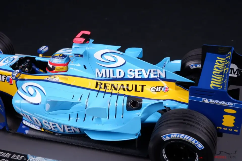 1:18 Minichamps Renault F1 TEAM R25 #1 -3RD PLACE BRAZIL GP 2005 Formula 1