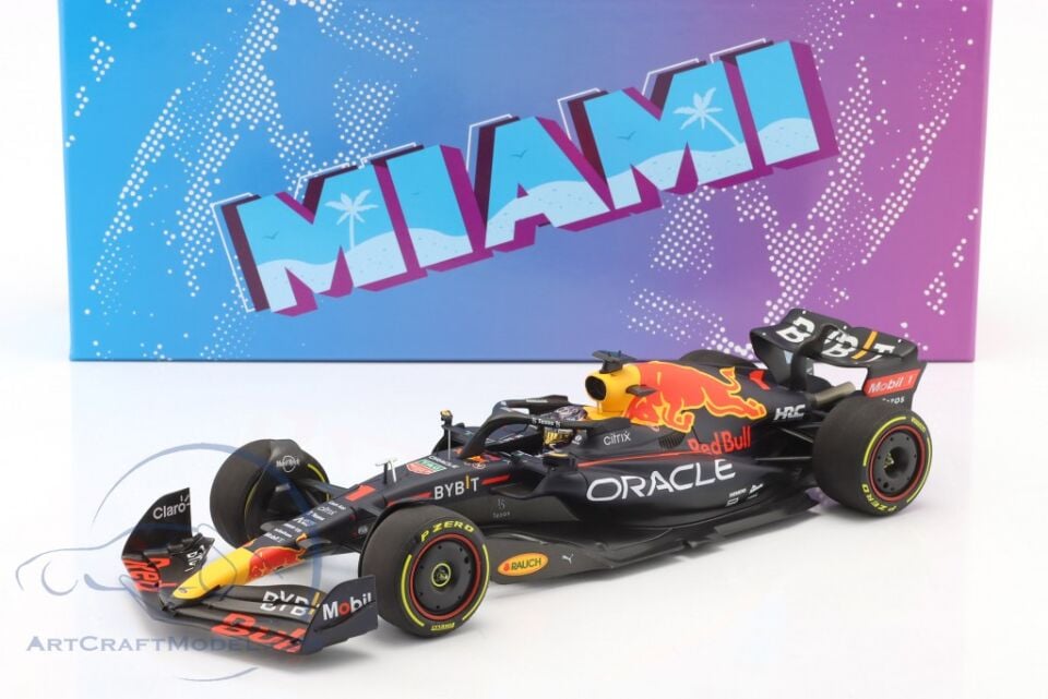 Minichamps 1:18 M. Verstappen Red Bull RB18 #1 Winner Miami GP formula 1 World Champion 2022