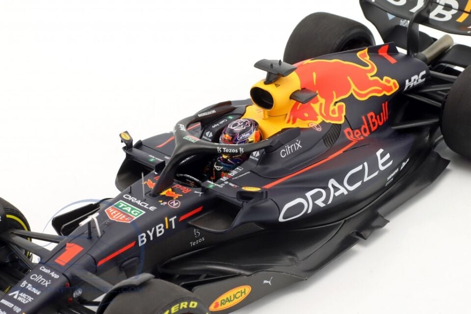 Minichamps 1:18 M. Verstappen Red Bull RB18 #1 Winner Miami GP formula 1 World Champion 2022