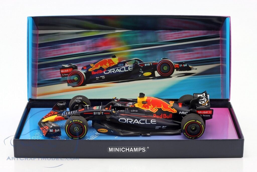 Minichamps 1:18 M. Verstappen Red Bull RB18 #1 Winner Miami GP formula 1 World Champion 2022