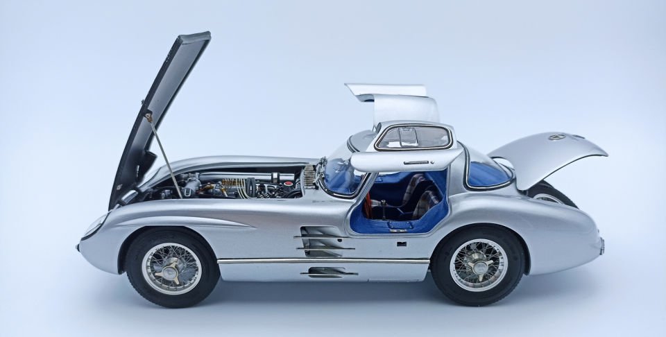 CMC MERCEDES 300 SLR UHLENHAUT COUPE 1955 (M243) 1:18
