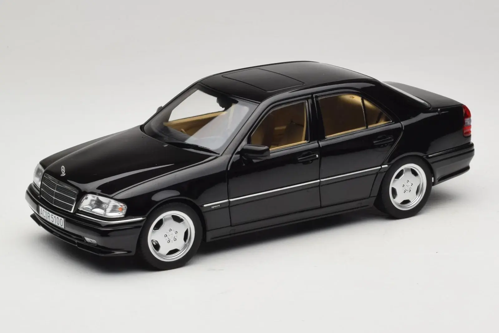 NOREV MERCEDES-BENZ C63 AMG W202 BLACK 1:18 (183381)