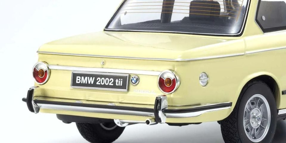 KYOSHO BMW 2002 Tii 1:18 (08543ML)