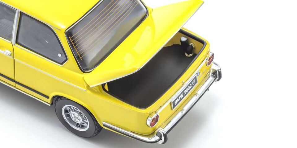 KYOSHO BMW 2002 Tii 1:18 (08543ML)