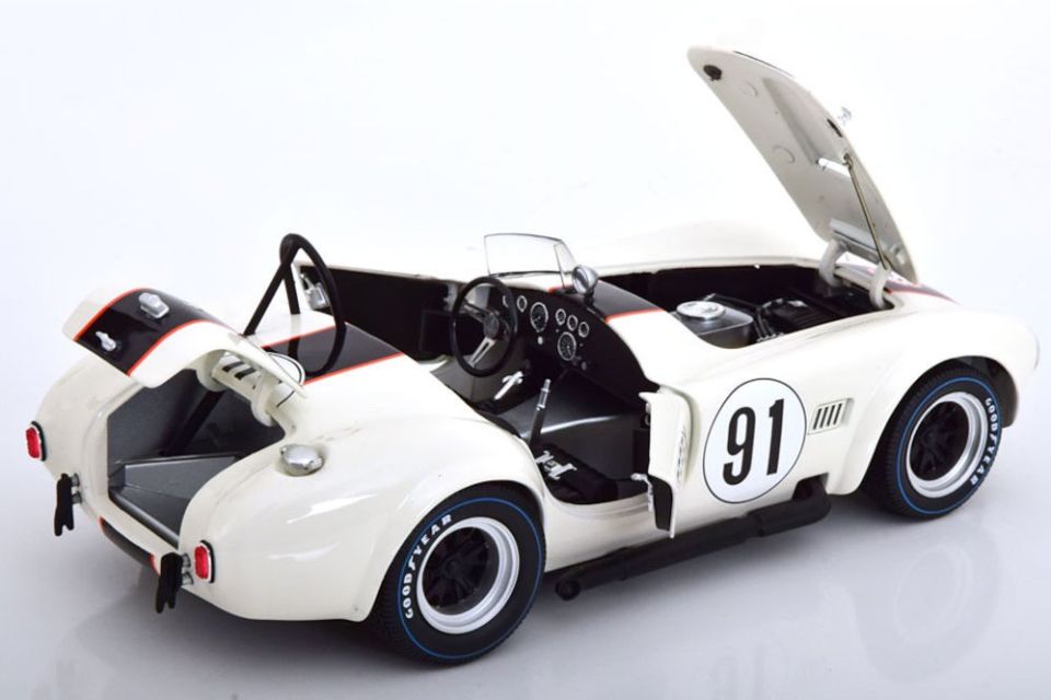 KYOSHO FORD SHELBY COBRA 427 S/C 1965 1:18 (08047EW)