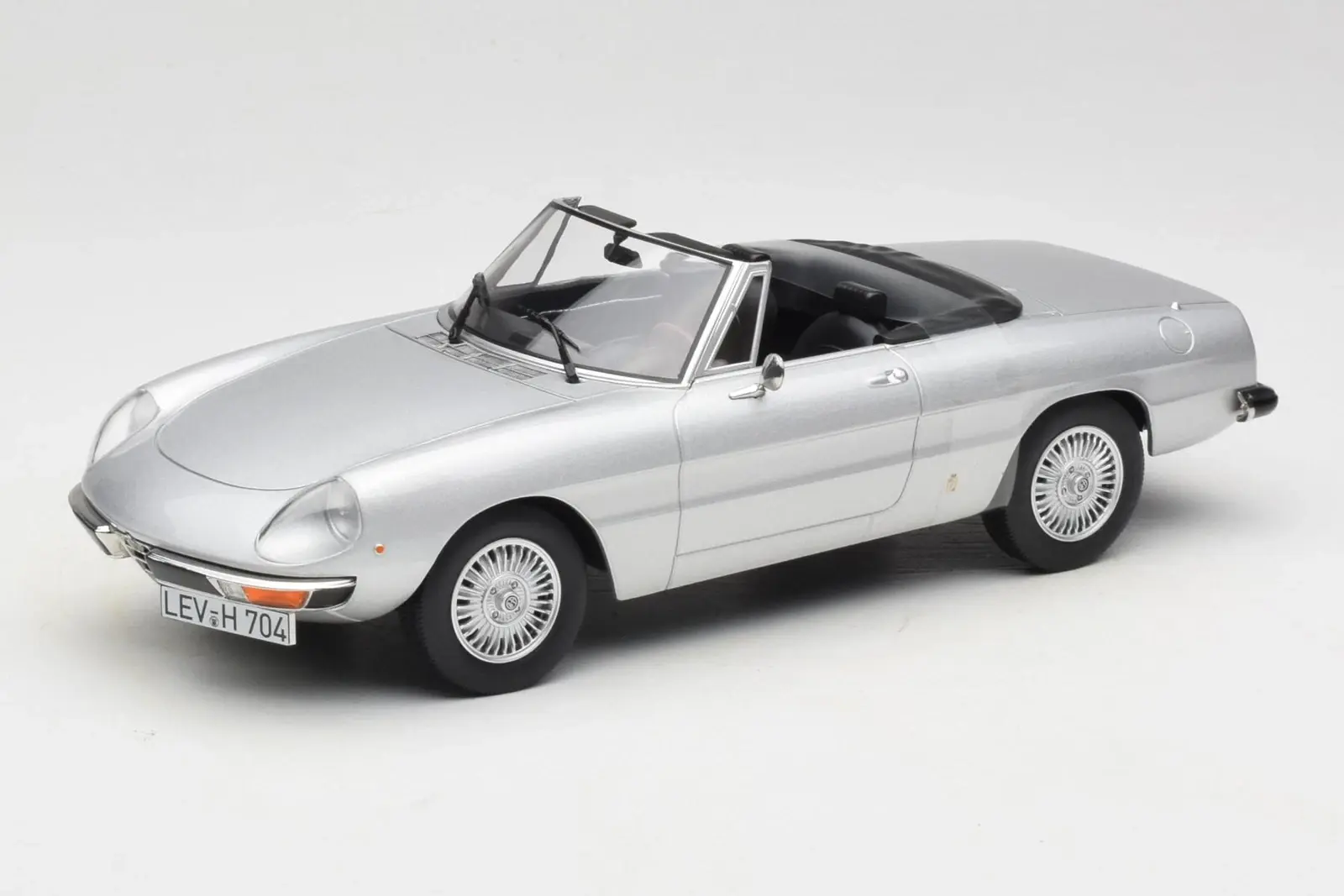 NOREV ALFA ROMEO 2000 SPYDER SILVER 1:18