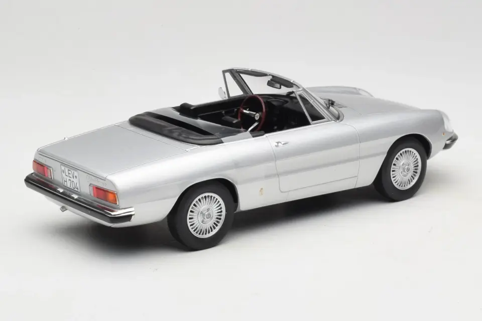 NOREV ALFA ROMEO 2000 SPYDER SILVER 1:18