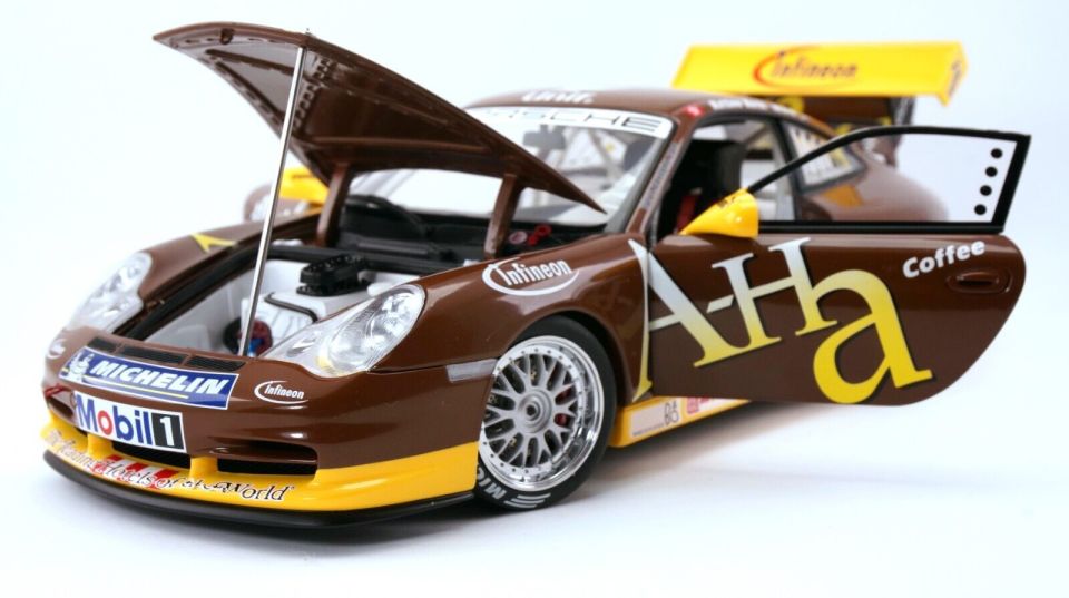 AUTOART PORSCHE 911 GT3R ASIAN CUP 2004 1:18 (80489)