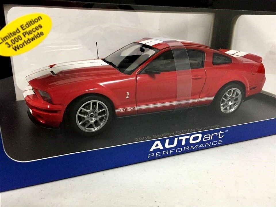 AUTOART FORD MUSTANG SHELBY GT500 2005 1:18 (73051)