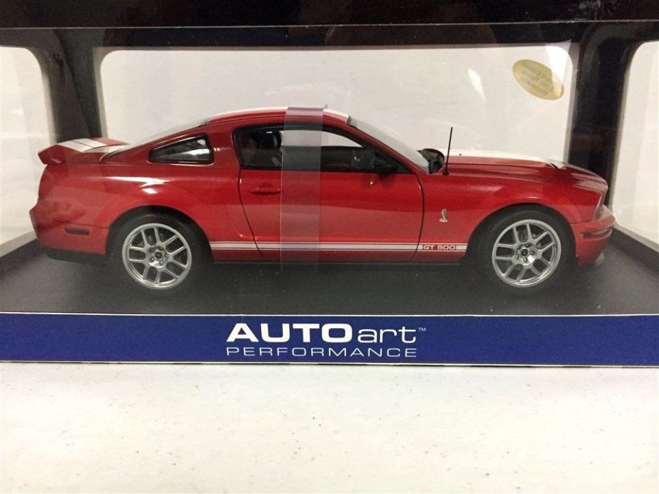 AUTOART FORD MUSTANG SHELBY GT500 2005 1:18 (73051)