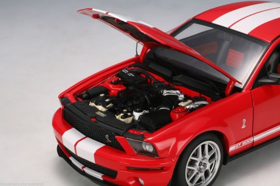 AUTOART FORD MUSTANG SHELBY GT500 2005 1:18 (73051)