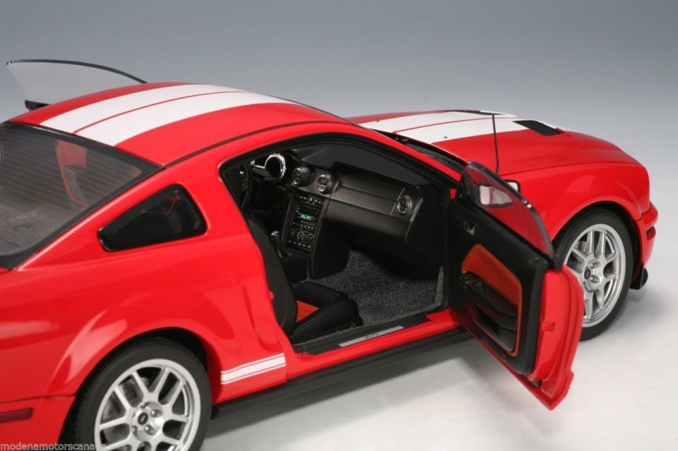AUTOART FORD MUSTANG SHELBY GT500 2005 1:18 (73051)