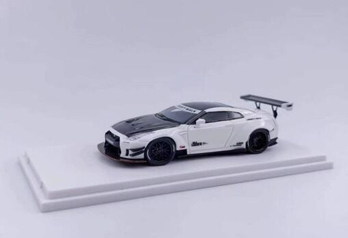 RR MODEL NISSAN GTR R35 LIBERTY WALK WHITE 1:64