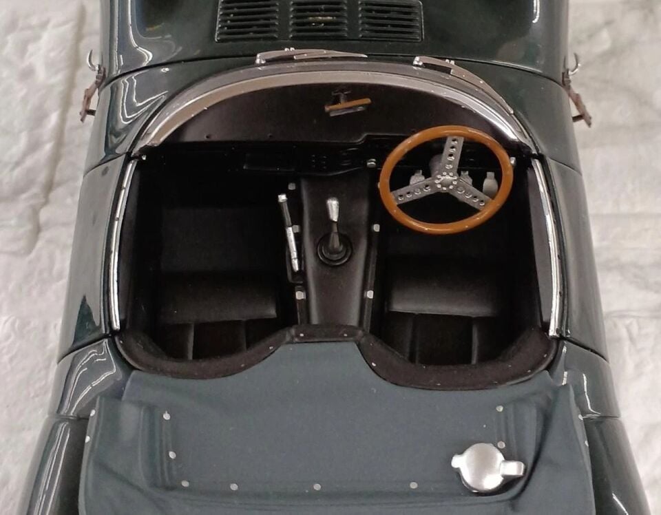 AUTOart 73526 Jaguar XK-SS 1956 Steve McQueen Private Collection 1/18 Green