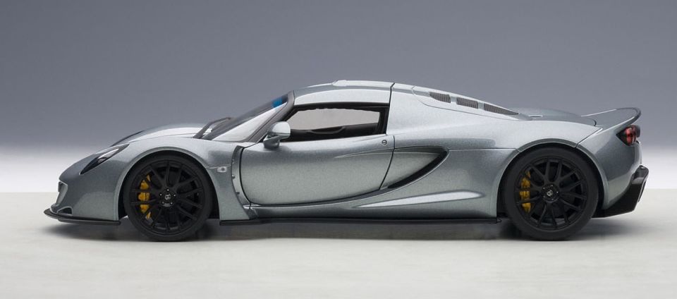 AUTOART HENNESSEY VENOM GT SPYDER 2010 1:18 (75402)
