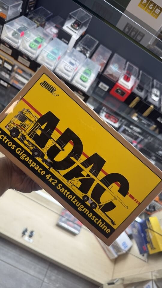 ADAC 1:64 Actros Gigaspace 4x2 Sattel