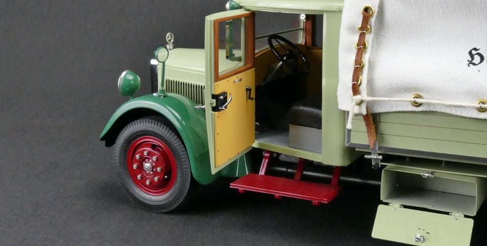 CMC MERCEDES BENZ LO 2750 TRUCK 1933 (M170) 1:18