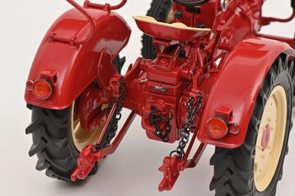 Schuco 0267 2 1/18 porsche junior, red