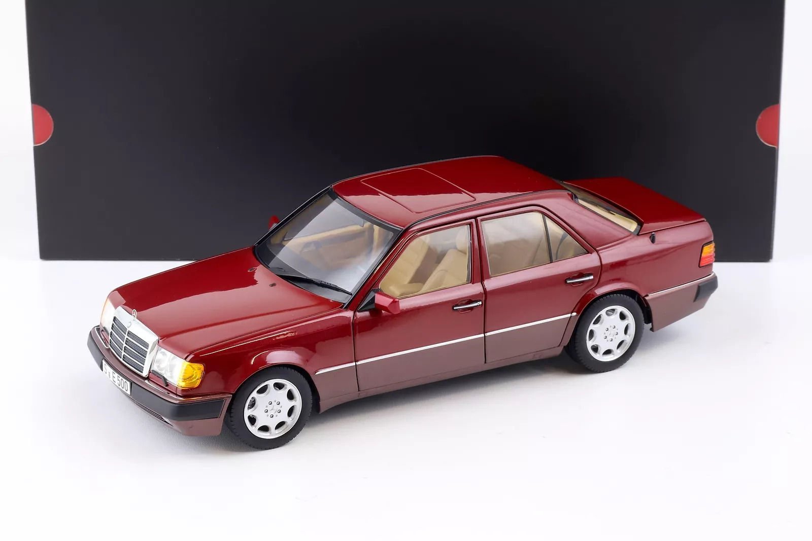 NOREV MERCEDES BENZ 500 E W124 1992  1:18 (B66040699)