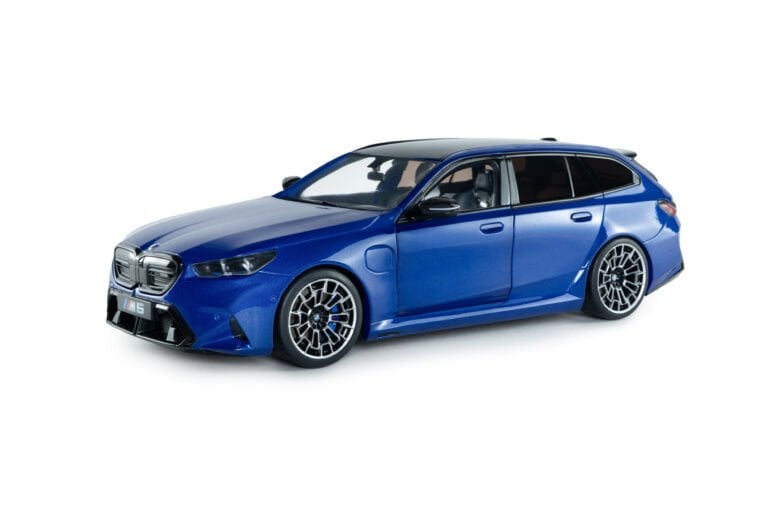 SOLIDO BMW M5 TOURING – M Marina Bay Blue Metallic – 2024  S1814801