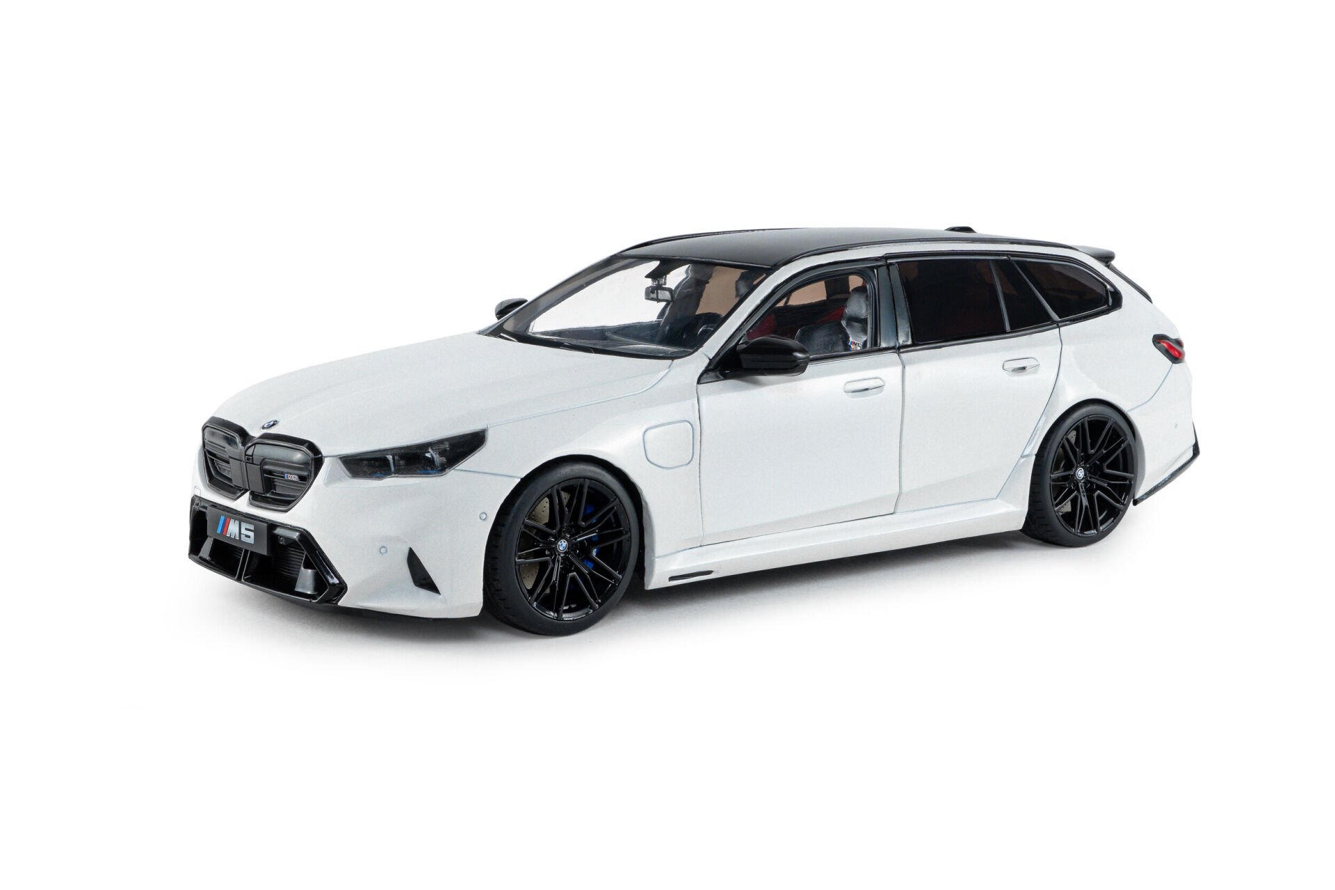 BMW M5 TOURING – Alp Beyazı Düz ​​Renk – 2025
