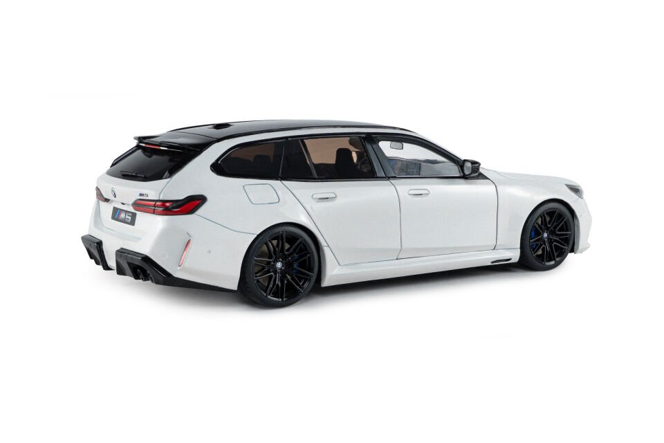 BMW M5 TOURING – Alp Beyazı Düz ​​Renk – 2025