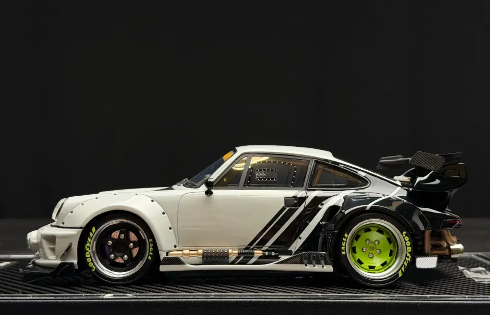 MCM Porsche Carrera RWB 964 Modified Version (Beyaz) 1:18