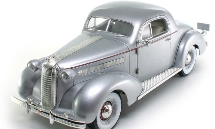SIGNATURE MODEL 1936 PONTIAC DELUXE 1:18