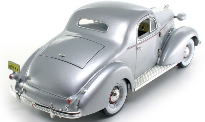 SIGNATURE MODEL 1936 PONTIAC DELUXE 1:18