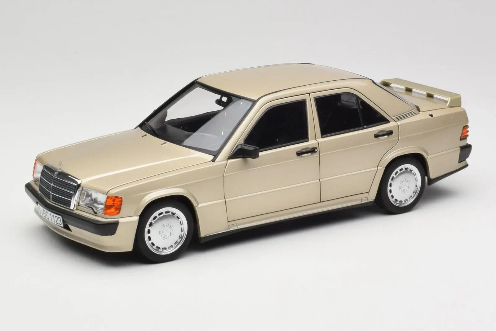 NOREV MERCEDES BENZ 190E W201 1:18