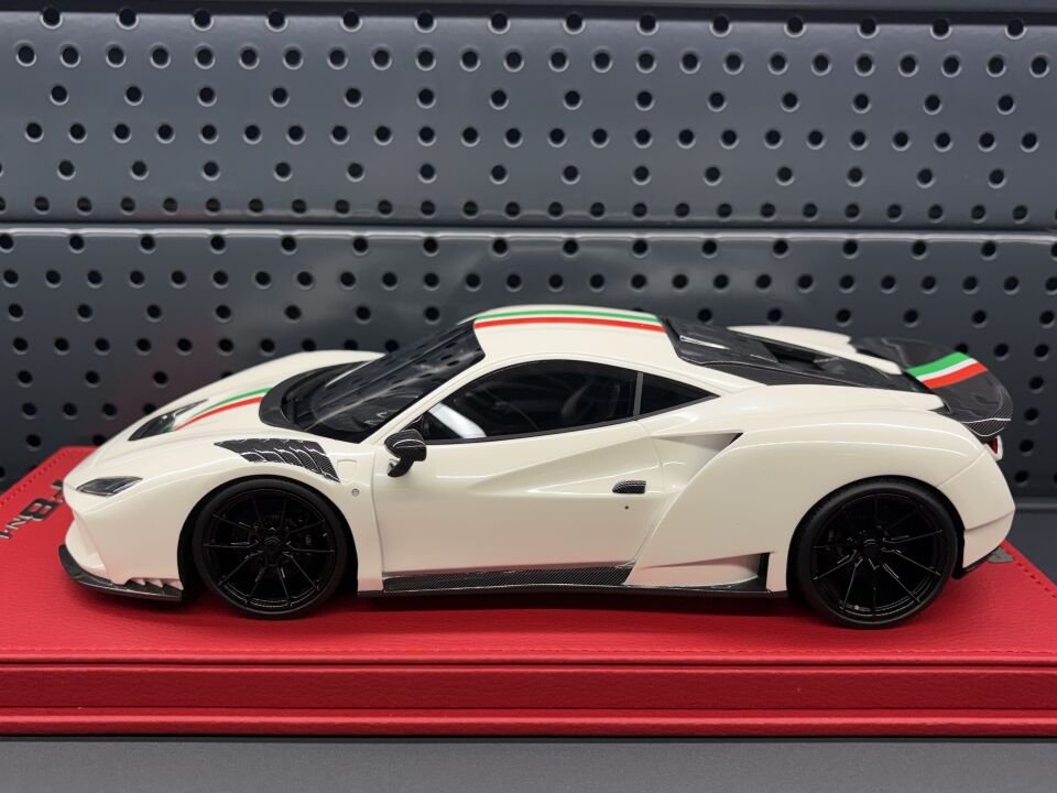 NOVITEC Ferrari F8 N-Largo White Italian Stripe Limited 20 1:18