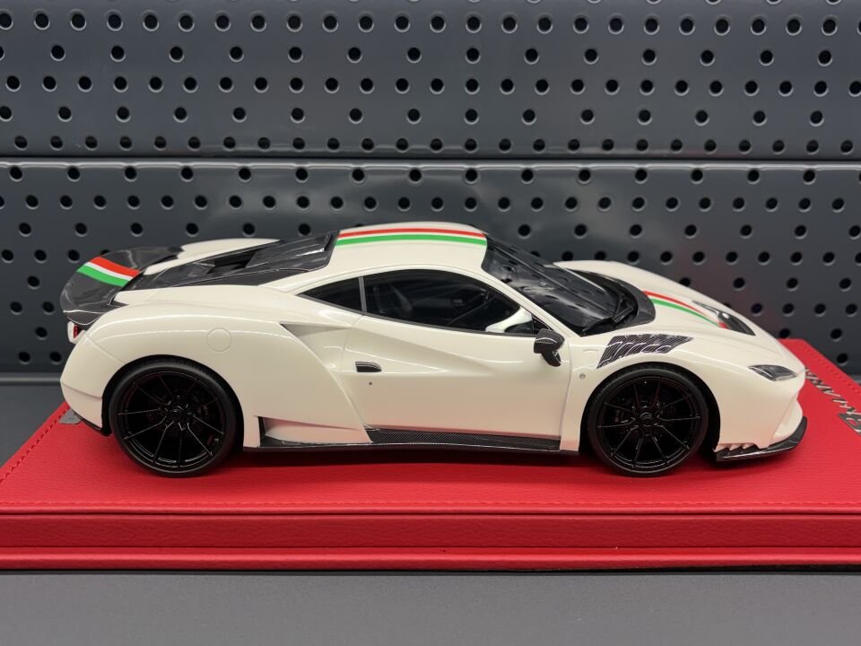 NOVITEC Ferrari F8 N-Largo White Italian Stripe Limited 20 1:18