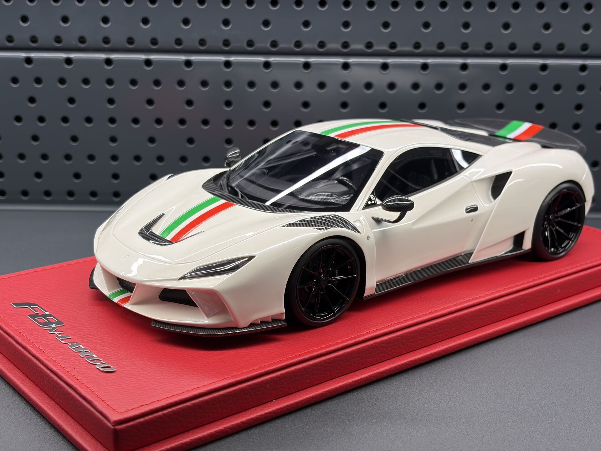 NOVITEC Ferrari F8 N-Largo White Italian Stripe Limited 20 1:18