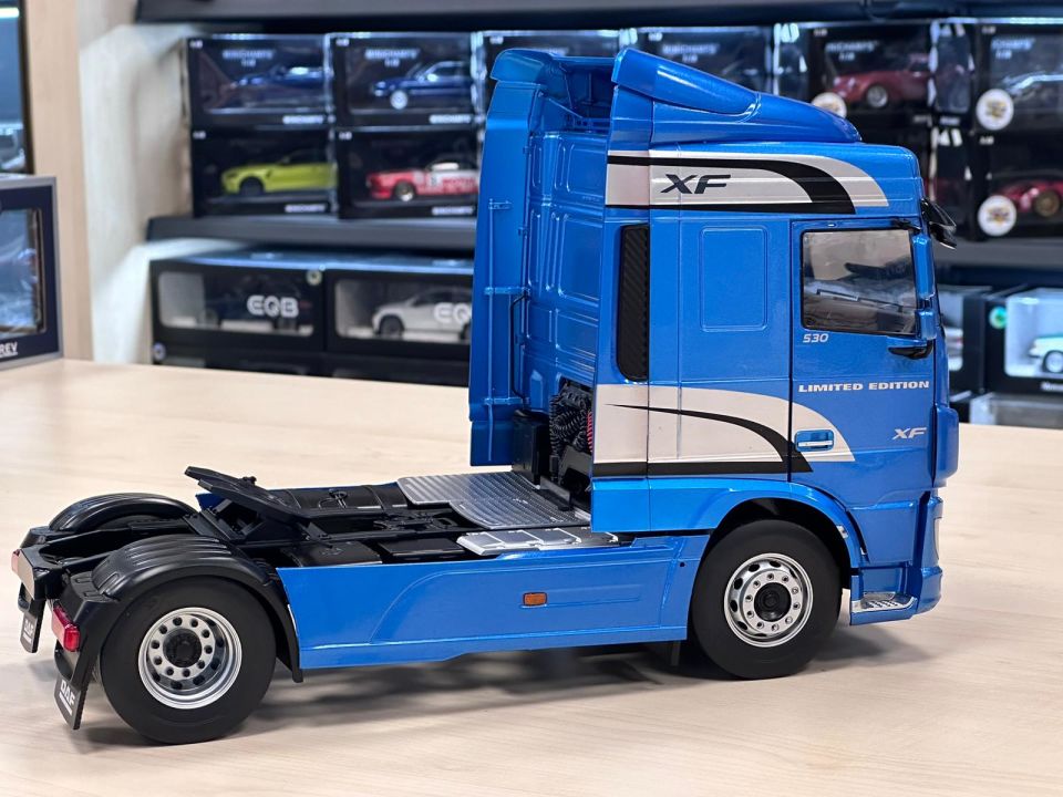 IXO MODELS DAF XF SPACE BLUE MAT (PCL30213) 1:18