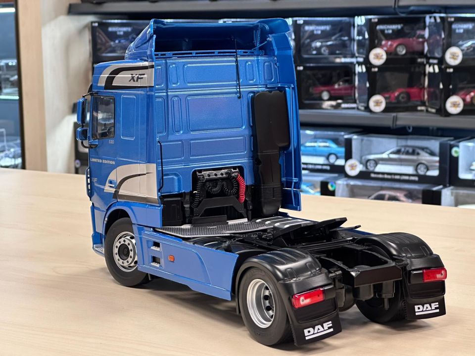 IXO MODELS DAF XF SPACE BLUE MAT (PCL30213) 1:18