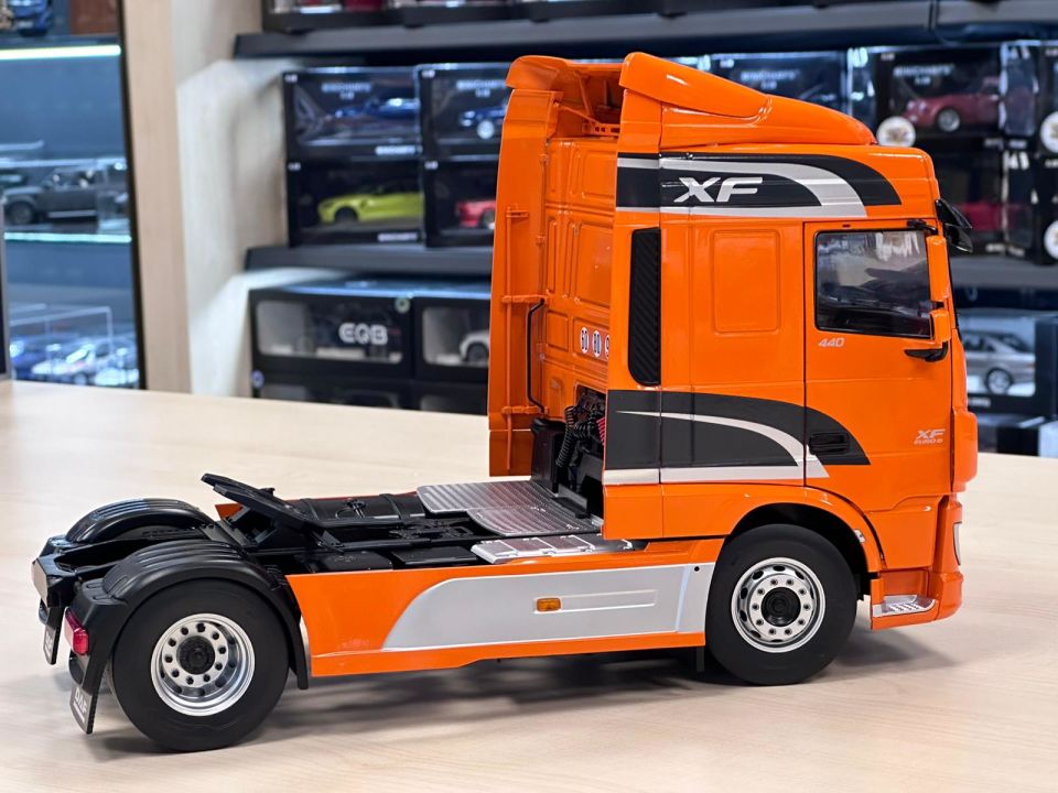 PREMIUM CLASSIXXS DAF XF SPACE ORANGE 1:18