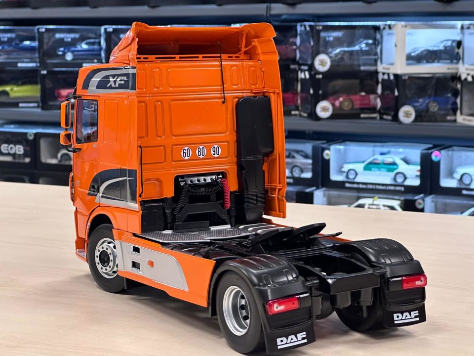 PREMIUM CLASSIXXS DAF XF SPACE ORANGE 1:18