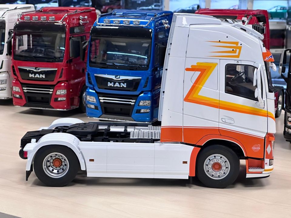 IXO MODELS VOLVO FH16 XL (30219) 1:18