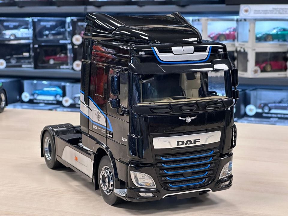 IXO MODEL DAF XL SPACE BLACK (30212) 1:18