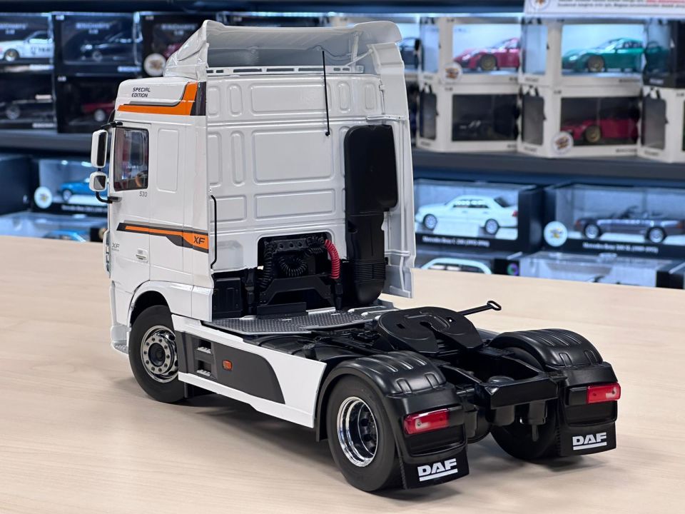 IXO MODEL DAF XL SPACE WHITE (30214) 1:18