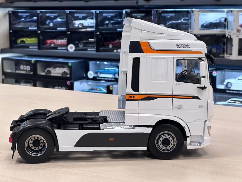 IXO MODEL DAF XL SPACE WHITE (30214) 1:18