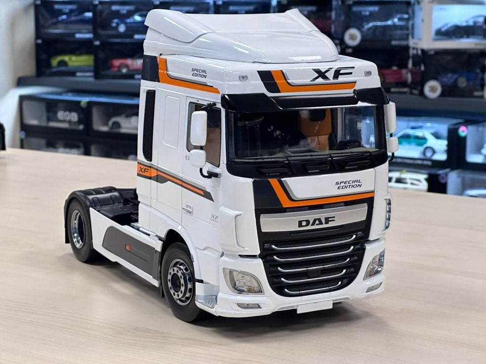 IXO MODEL DAF XL SPACE WHITE (30214) 1:18