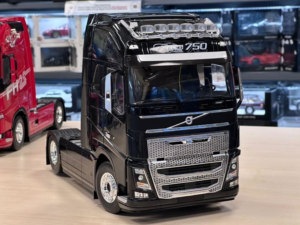 IXO MODEL VOLVO FH16 XL BLACK (30209)