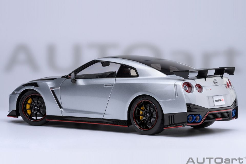1:18 2022 Nissan GT-R (R35) Nismo 2022 Special Edition (Ultimate Metal Silver)