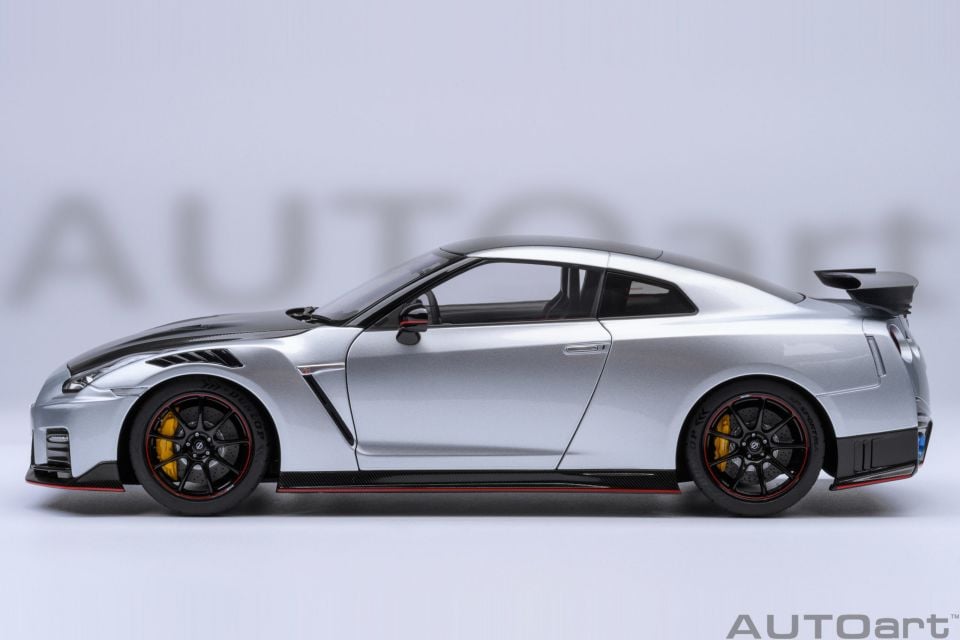 1:18 2022 Nissan GT-R (R35) Nismo 2022 Special Edition (Ultimate Metal Silver)