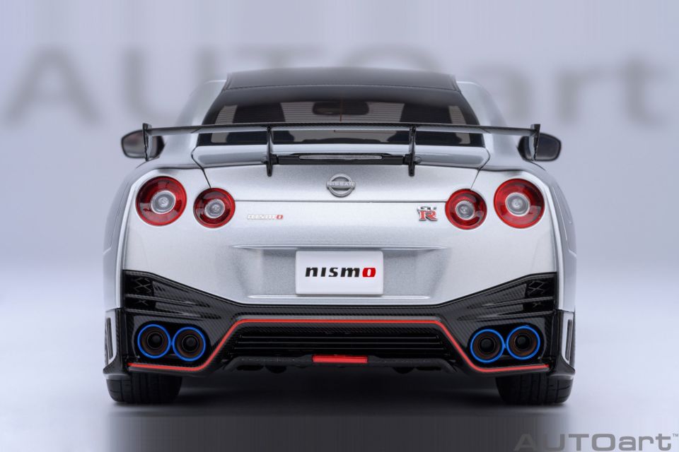 AUTOART NISSAN GT-R (R35) NISMO 2022 1:18 (77503)