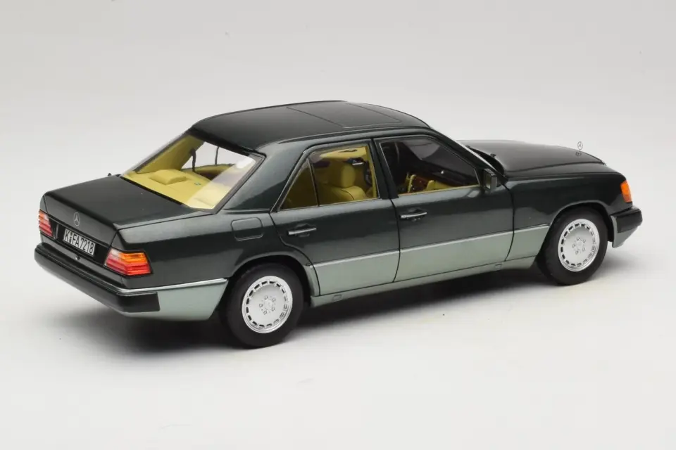 NOREV MERCEDES-BENZ 230 E 1990 1:18 (183952)