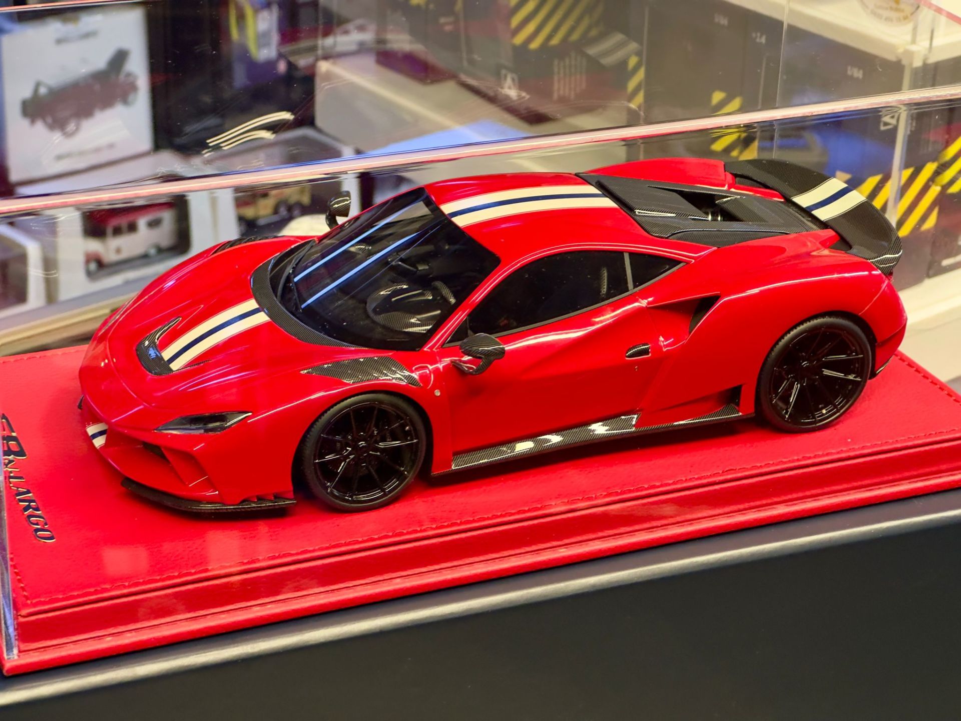 NOVITEC FERRARI F8 N-LARGO 1:18 (84304) 1/20 LIMITED